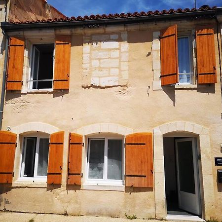 Maison De Ville Pres Du Port Bourg-sur-Gironde 外观 照片
