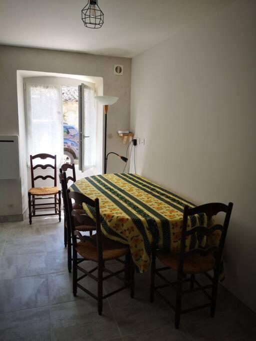 Maison De Ville Pres Du Port Bourg-sur-Gironde 外观 照片