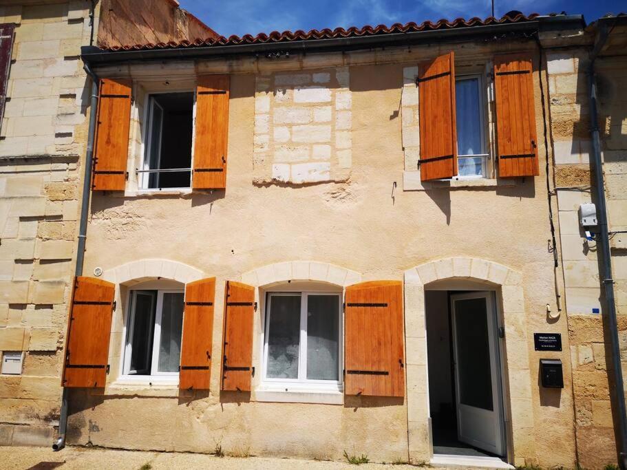 Maison De Ville Pres Du Port Bourg-sur-Gironde 外观 照片